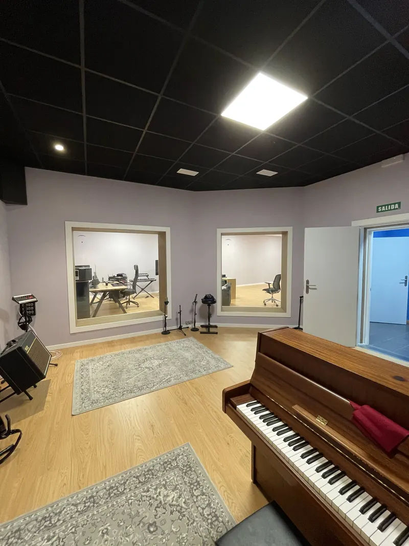 Room A with piano