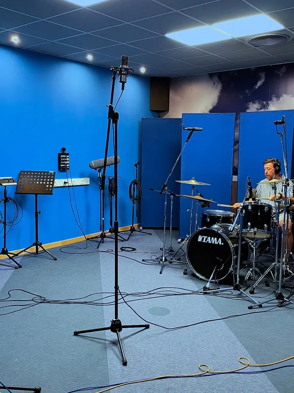 Live drums in Room B