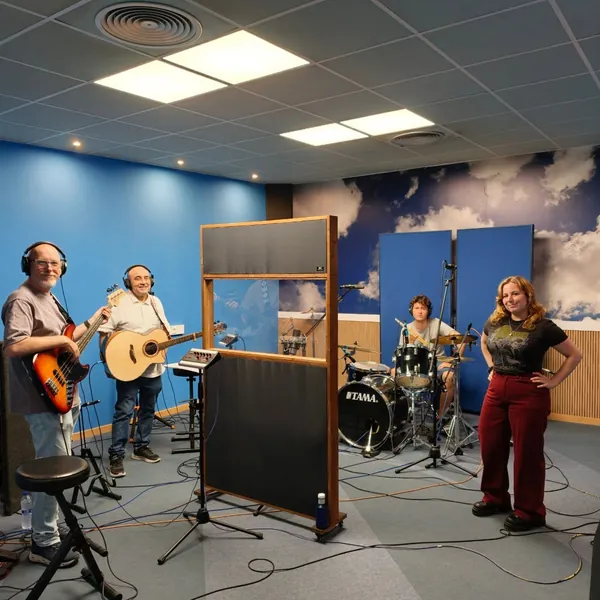 Banda grabando en directo en la Sala B