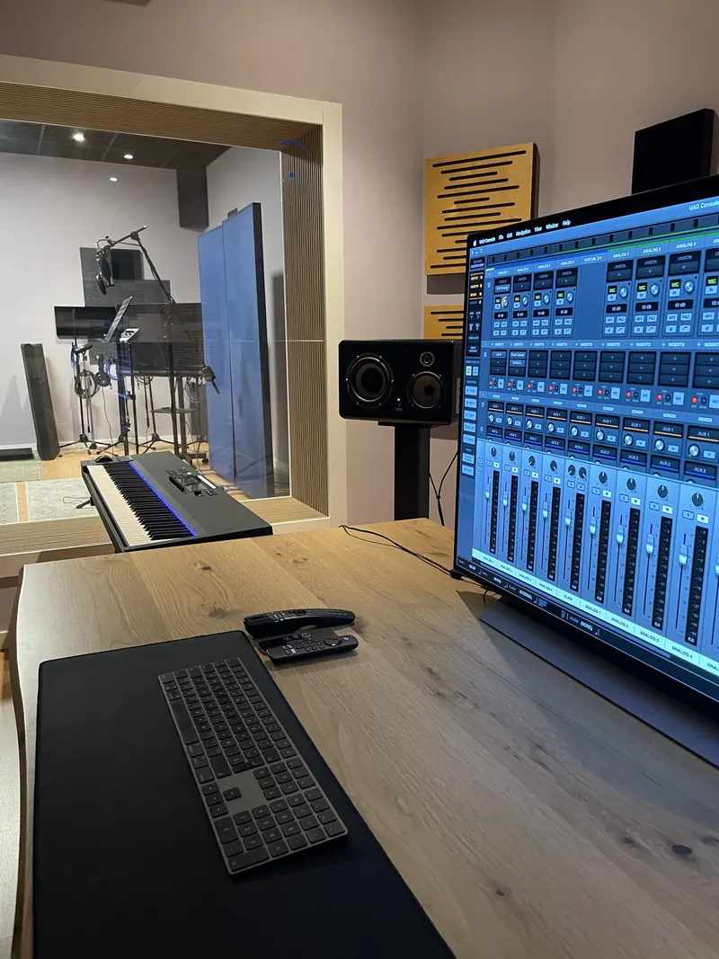 Room M control position