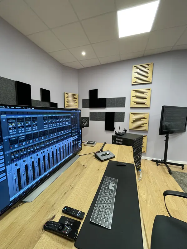 Room M control position